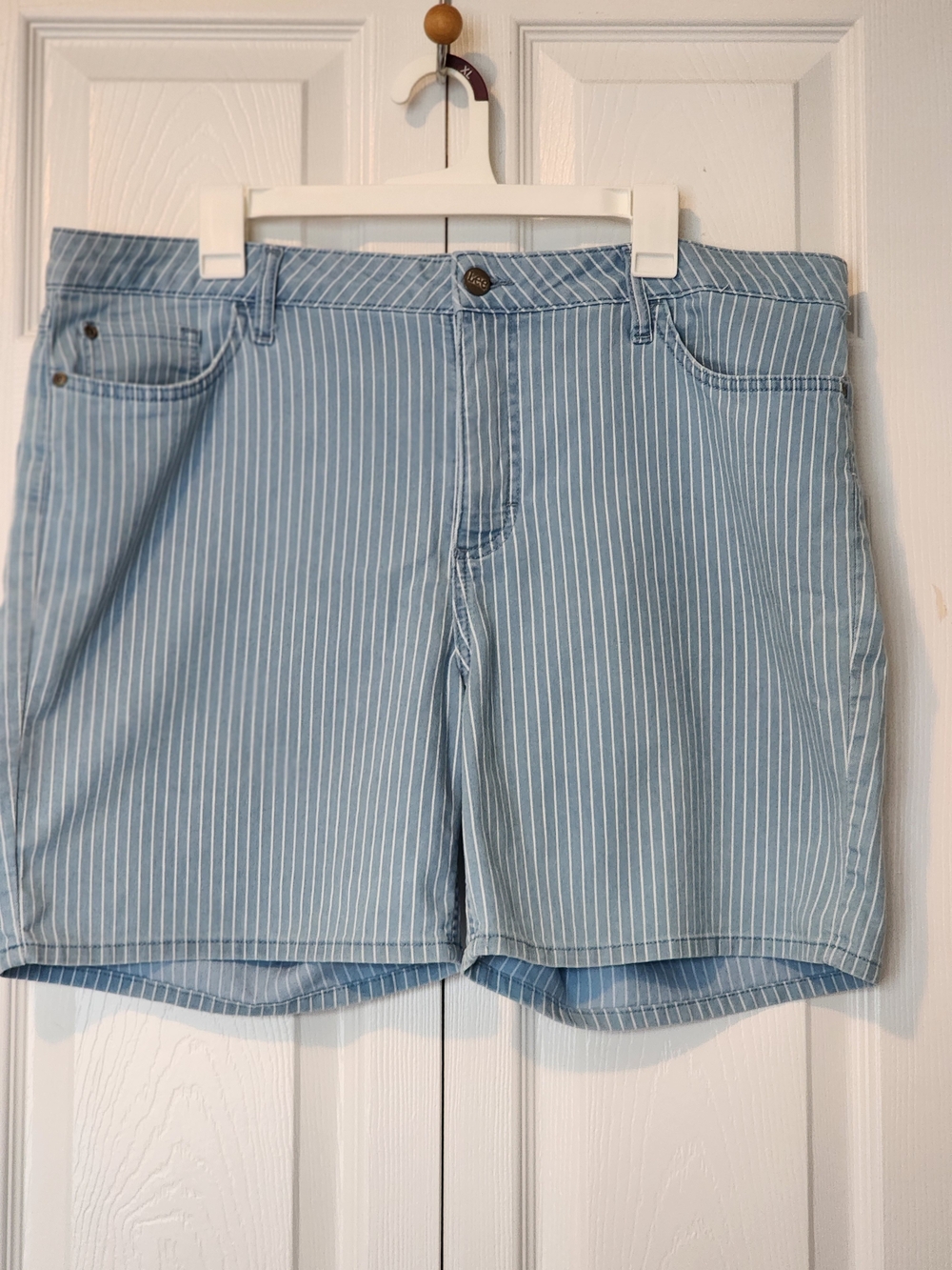 Vintage LEE Light Blue Pinstripe Jean Shorts Plus Size 20 - Picture 4 of 11